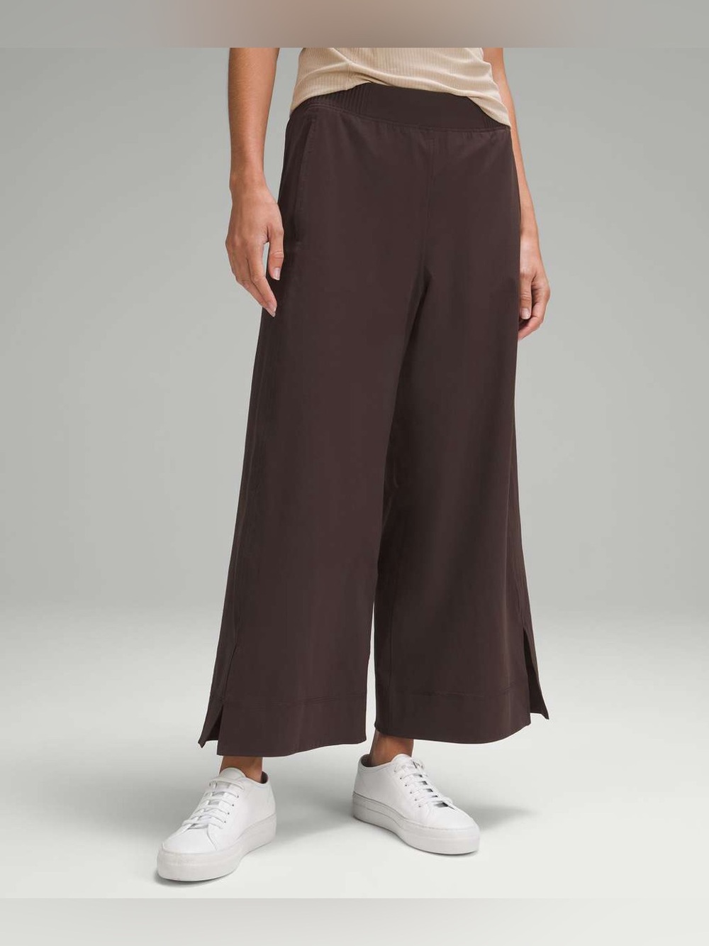 Lululemon Stretch Woven Wide-Leg High-
Rise Cropped Pant Espresso